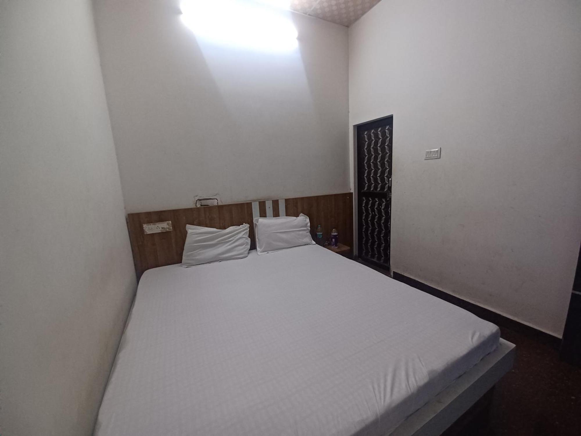 Athitya Hotel And Resort Sikar الغرفة الصورة